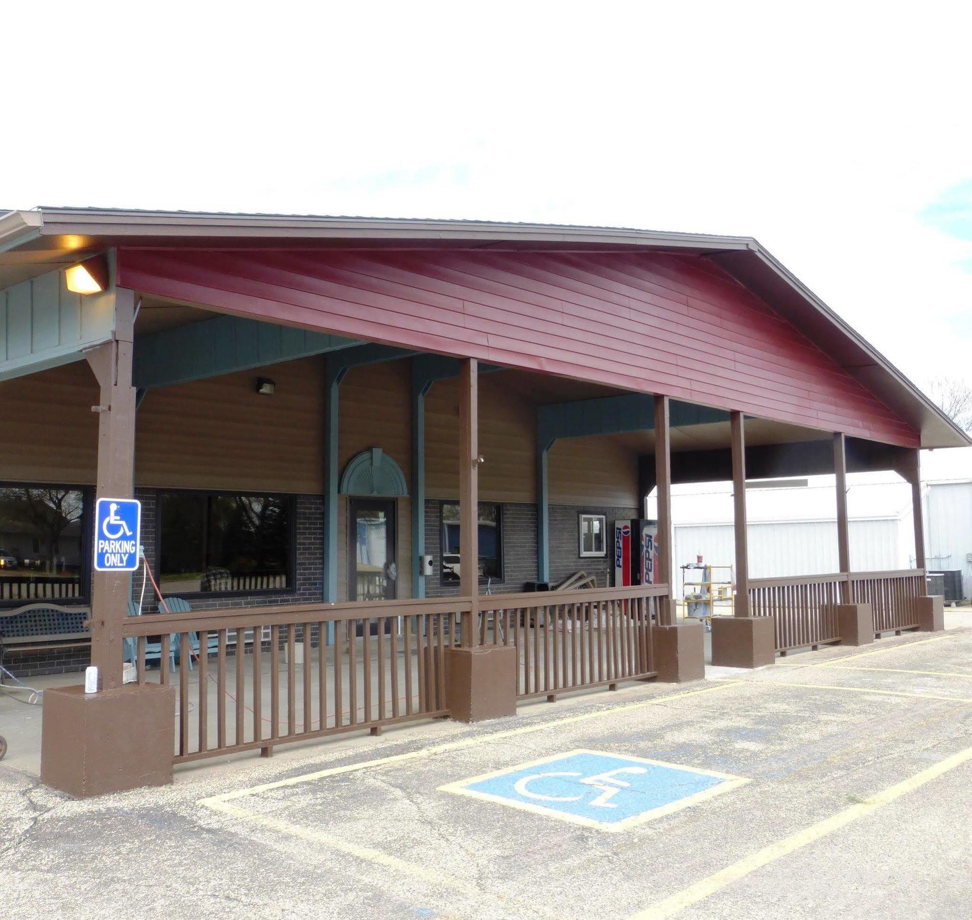 Red Roof Inn Vermillion - U Of South Dakota Bagian luar foto
